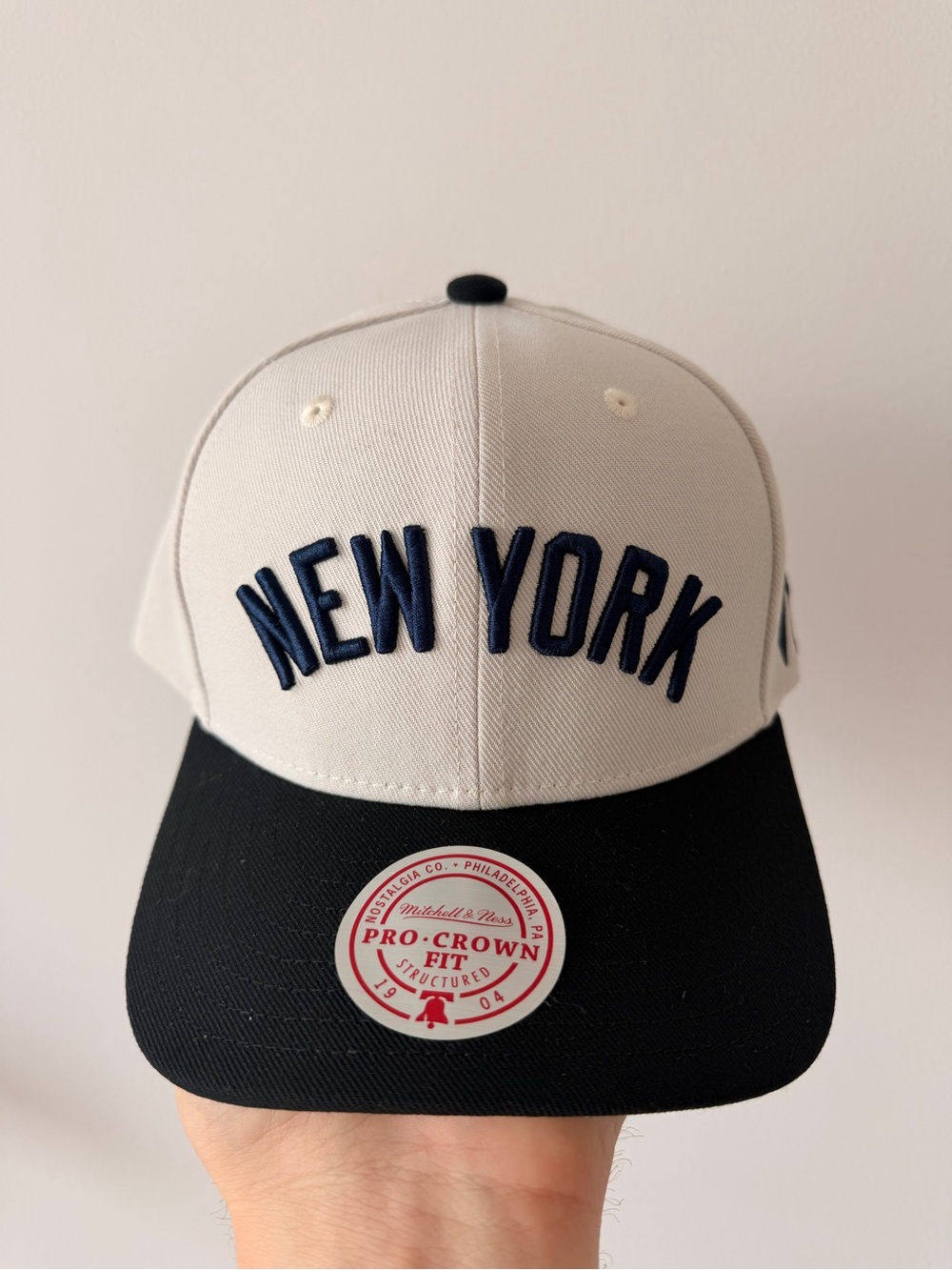 New York Yankees Mitchell and Ness Baseball Snapback Cap - White and Black